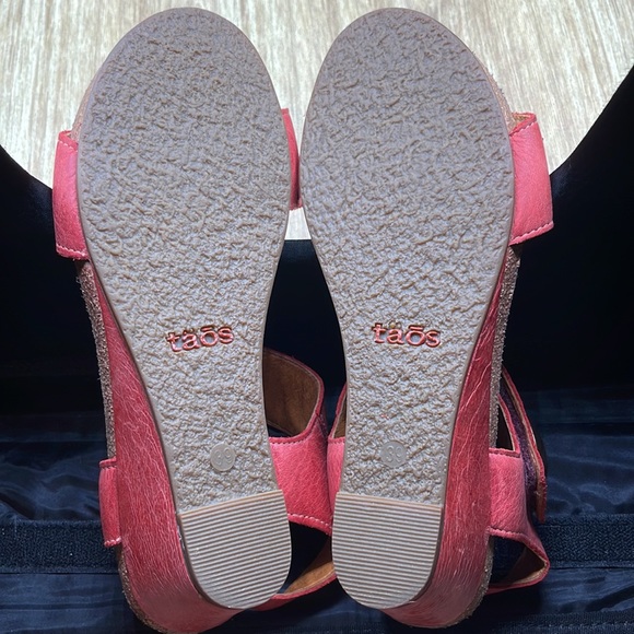 TAOS Double Strap Wedge Sandals - 39 (coral) - Picture 7 of 9